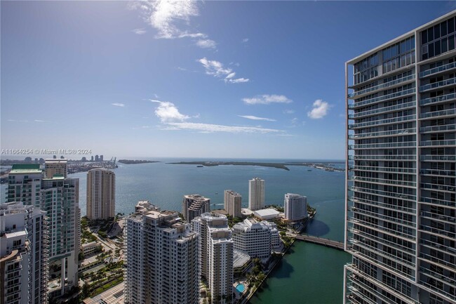 Foto del edificio - 475 Brickell Ave