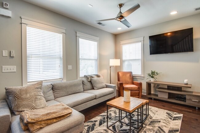 Building Photo - 710 Buchanan St