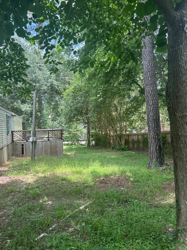 Building Photo - 20183 Lakeway Ln