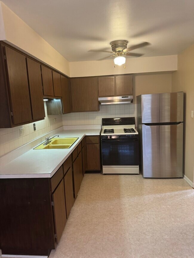 Foto del edificio - 10913 Keating Ave