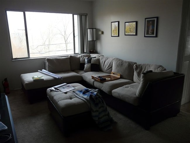 Building Photo - 711 E Kingsley St