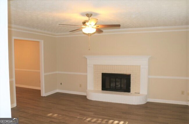 Building Photo - 102 Sauterne Way