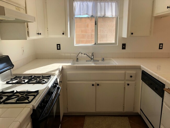 Building Photo - Single Level Home in Gated Community