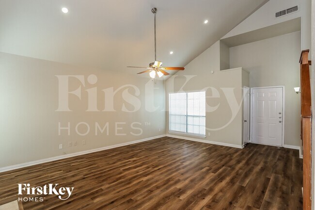 Building Photo - 2416 Sutton Dr