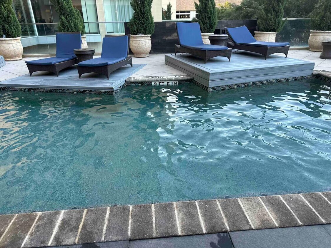 Foto del edificio - 12848 Queensbury Ln