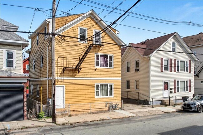 Foto del edificio - 555 Branch Ave