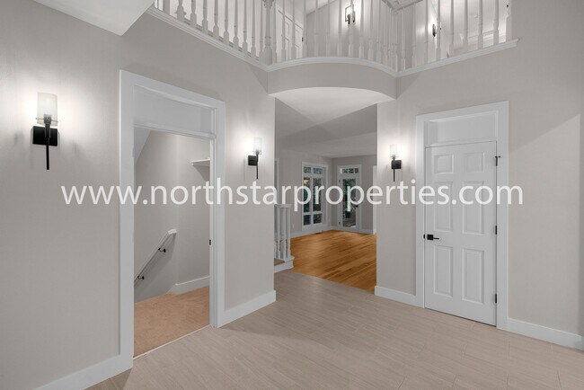Foto del edificio - Gated Lake Oswego Beauty w/ADU