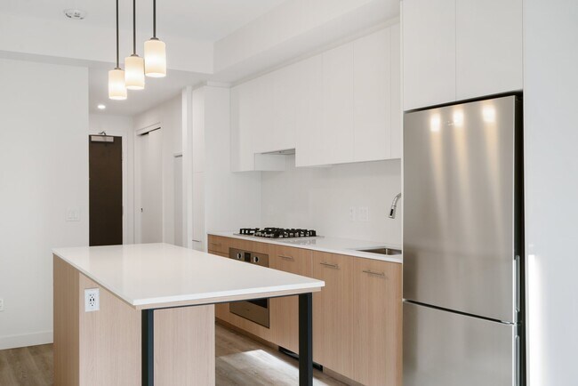 Building Photo - 730-502 2 Ave SW