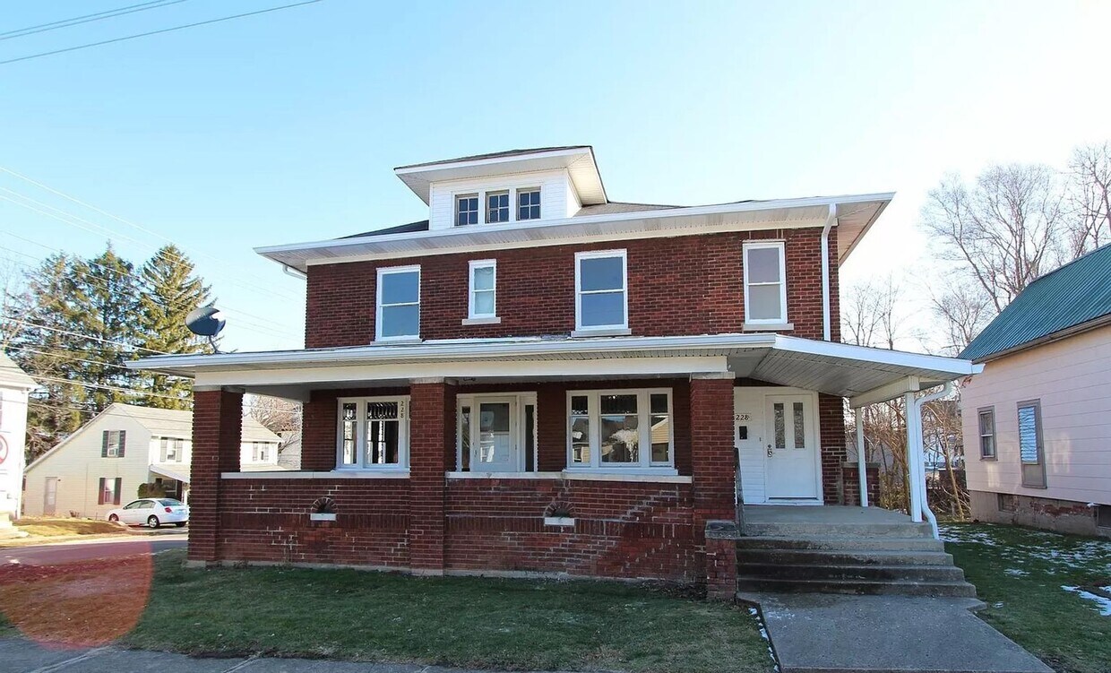 228 N 11th St Unit 228 ½, New Castle, IN 47362 Room for Rent in New