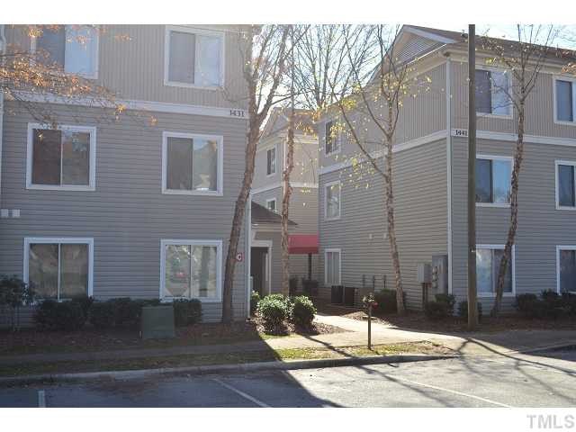 Building Photo - Room in Condo on Collegiate Cir