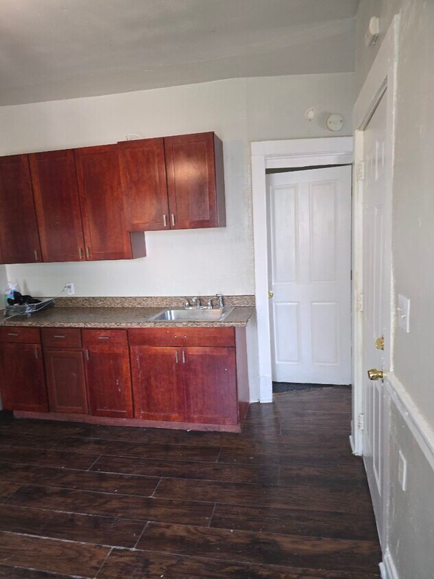 Foto principal - 106-108 W Keefe Ave