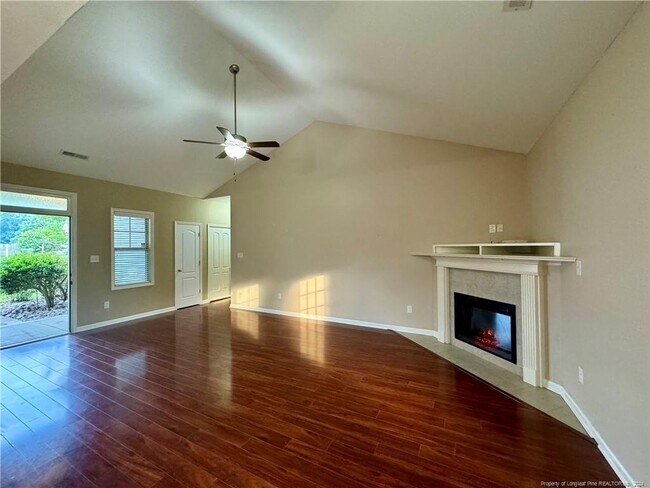 Building Photo - 267 Boswell St