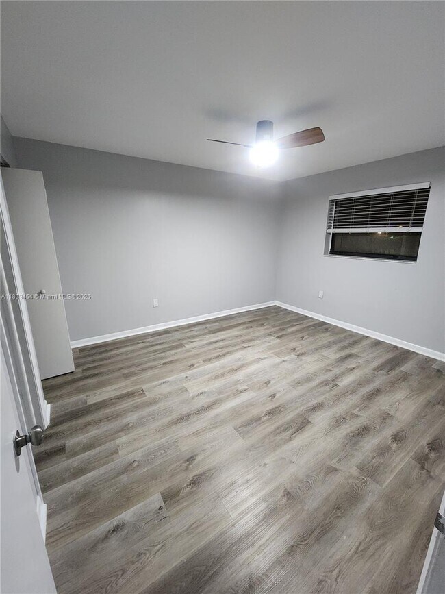 Foto del edificio - 8145 NW 7th St