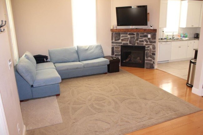 Foto del edificio - 4 br, 2 bath House - 720 12th Ave