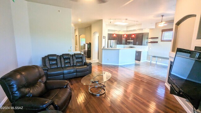 Building Photo - 5245 N Sterling Springs Dr