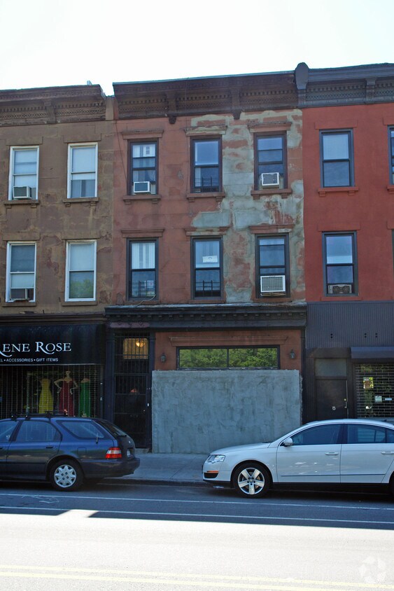 Building Photo - 333 5th Ave