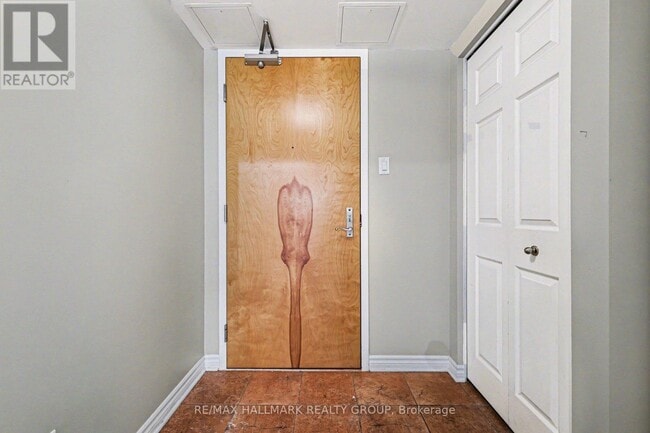 Photo du bâtiment - 250 Lett St