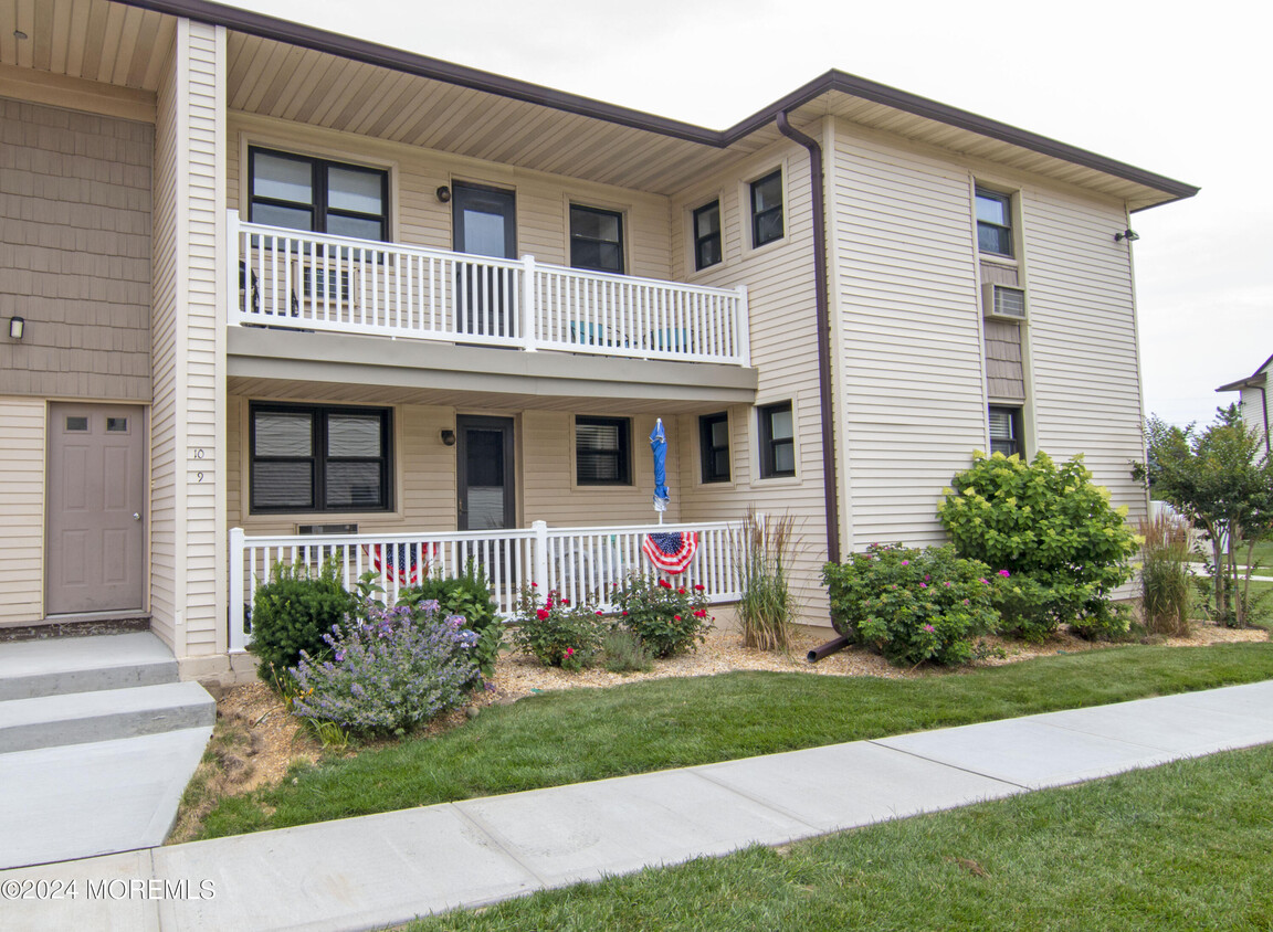Primary Photo - 10 Wharfside Dr