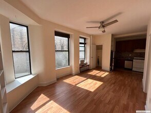 Building Photo - 560 W End Ave