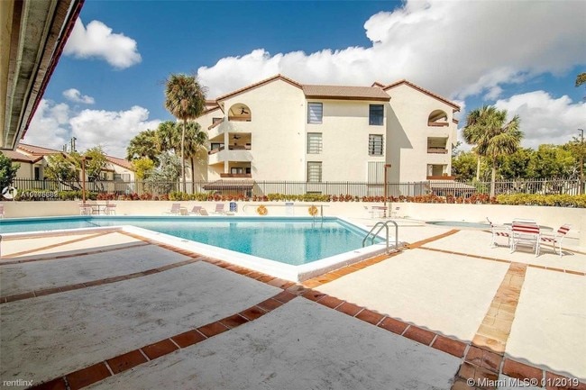 Building Photo - 2 br, 2 bath Condo - 9030 SW 125th Ave E405