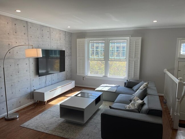 Foto del edificio - 1111 Quaker Hill Ct