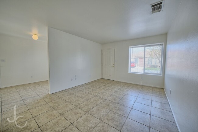 Building Photo - 1213