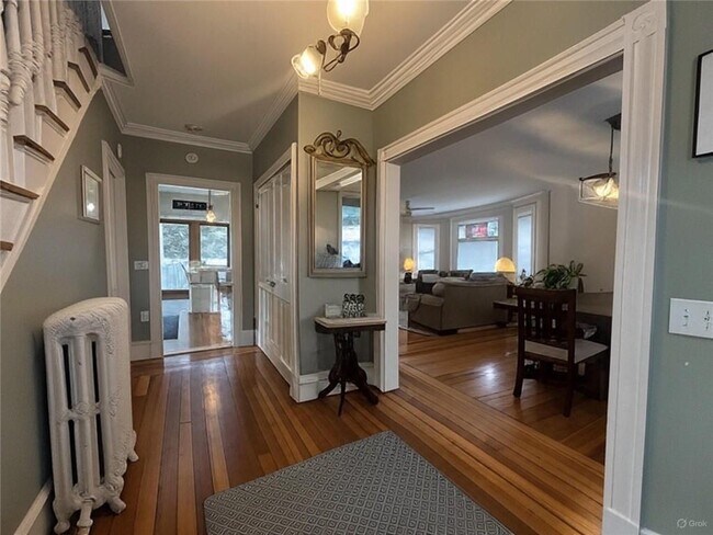 Building Photo - 9 Sylvan St