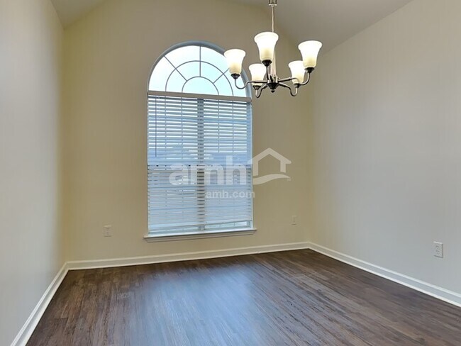 Foto del edificio - 1900 Roy Dr