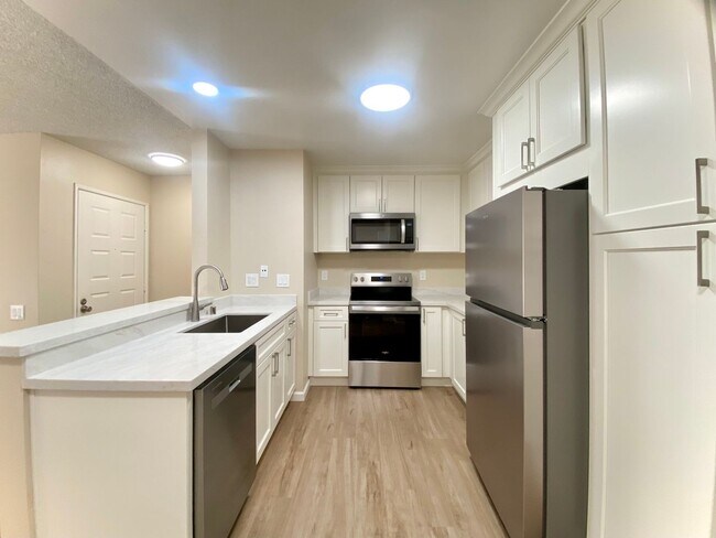 Foto del edificio - Beautifully Updated 2-Bedroom Condo! - Warm Springs!