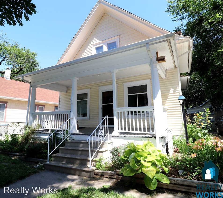 Primary Photo - 3 br, 2 bath Apartment - 438 B 438 B - 438 B