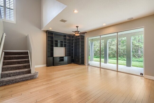 Building Photo - 9450 Leatherwood Ave, Tampa, FL, 33647