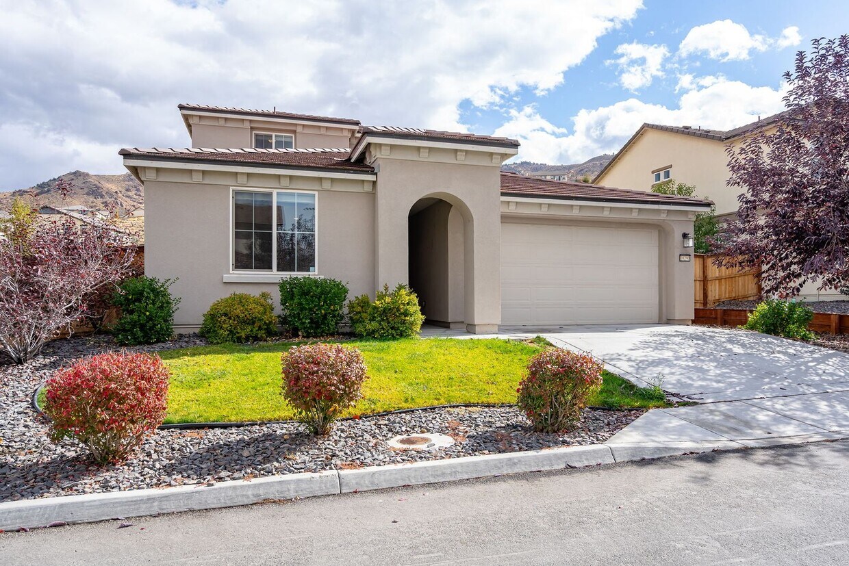Primary Photo - Multi Generational Living with 4 bedrooms ...