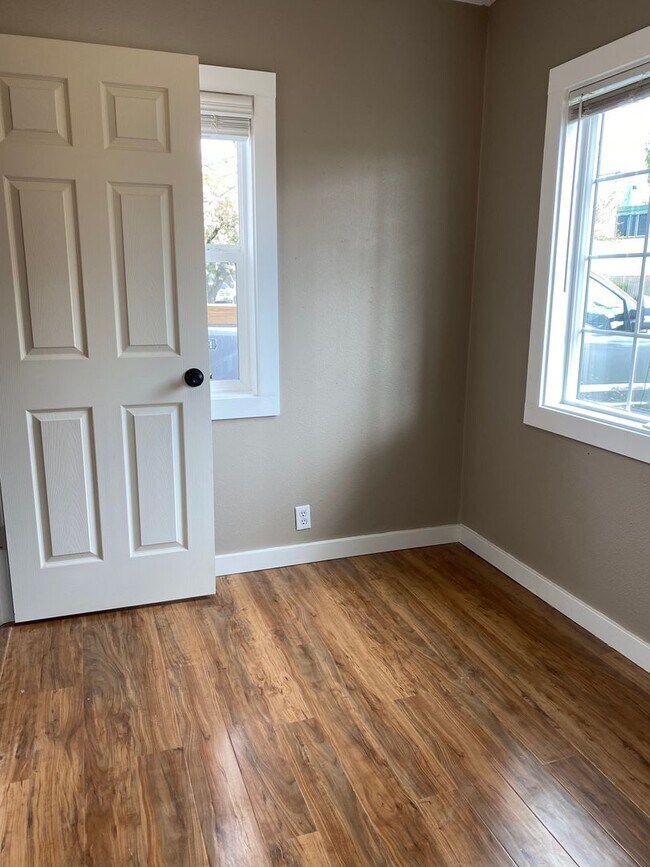 Foto del edificio - 20th St SE Duplex