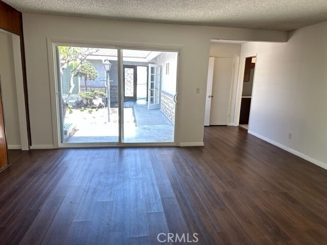 Foto del edificio - 2233 Angelcrest Dr