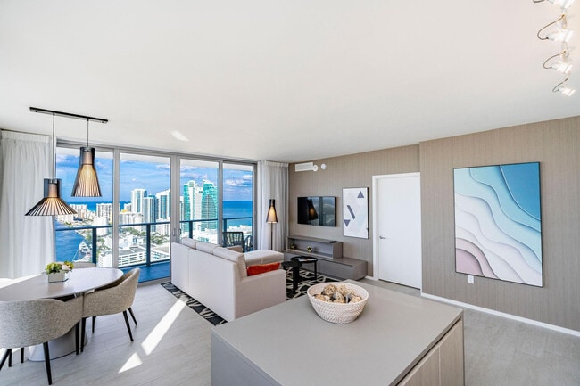 Foto del edificio - 2721 Hallandale Beach Blvd