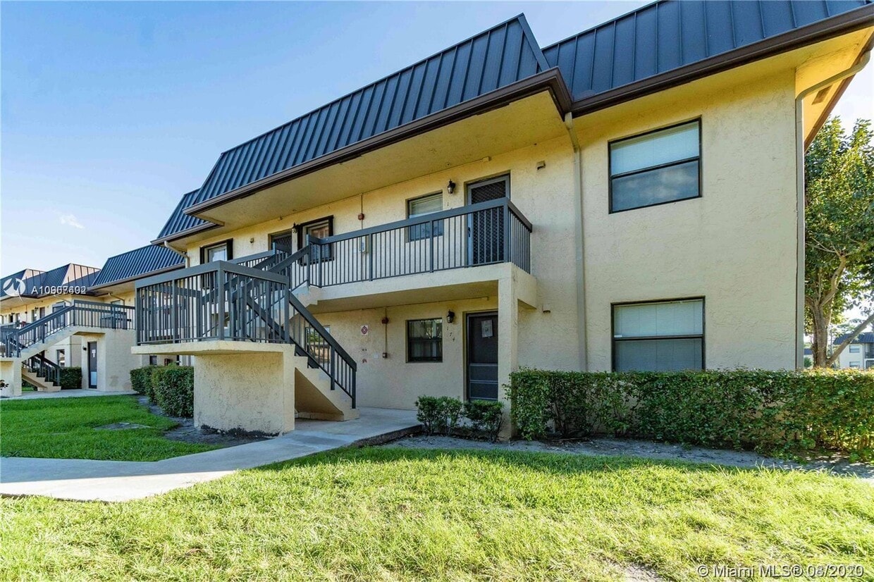 Foto principal - 170 NW 92nd Ave