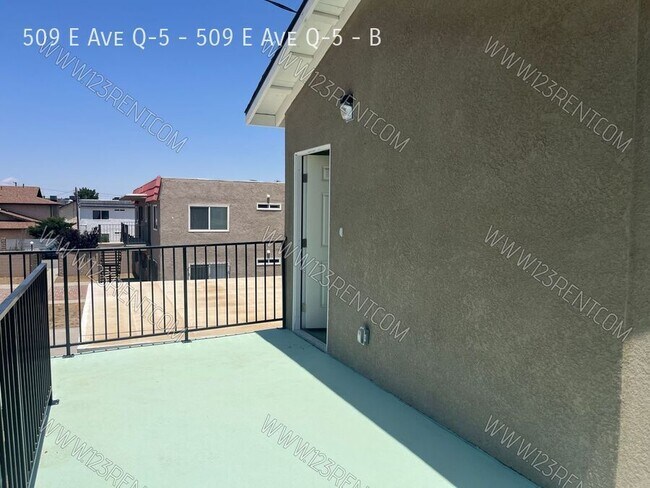 Foto del edificio - 509 E Ave Q-5