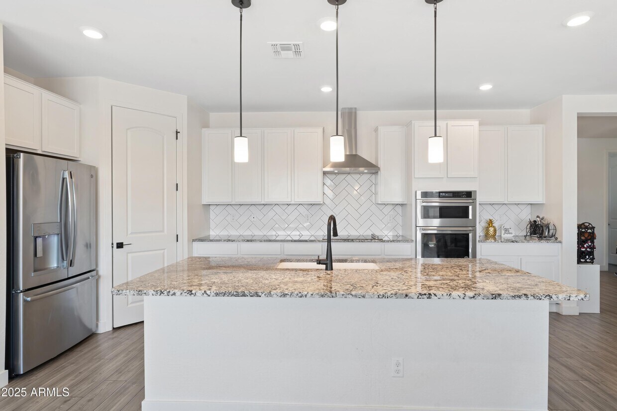 Foto principal - 7352 S Briarwood Ln