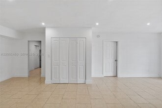 Building Photo - 14013 SW 90th Ave