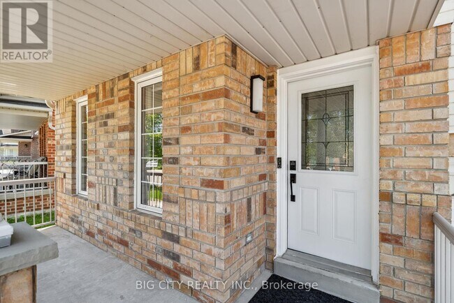 Building Photo - 70 Greenhalf Dr