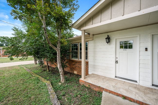 Building Photo - 2178 N Ranch Rd