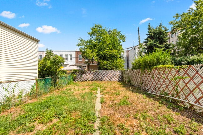 Building Photo - 6014 Palisade Ave