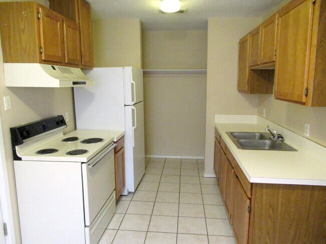 Foto del edificio - 9615 Elmwood Ave