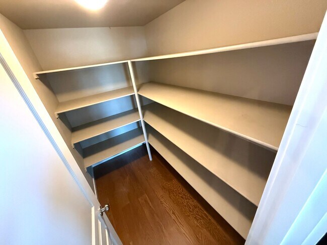 Foto del edificio - SCHEDULE A TOUR TODAY TO VIEW THIS STUNNING HOME IN SW REDMOND!!