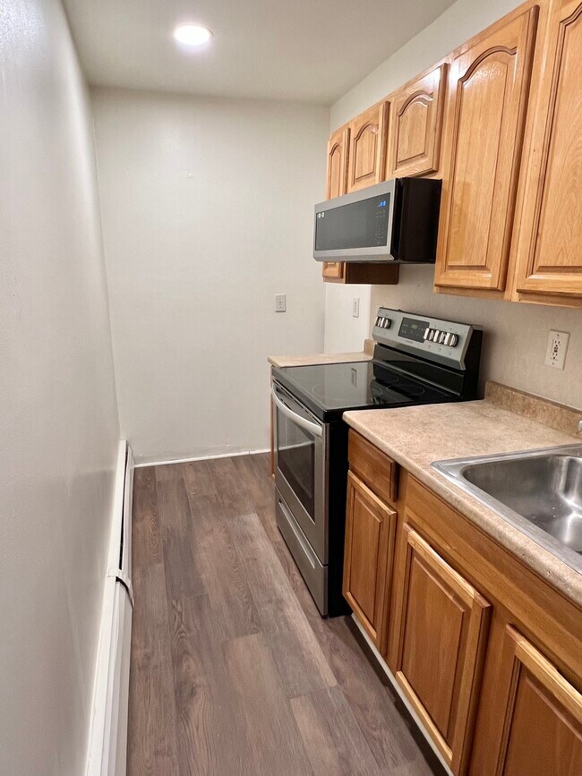 Kitchen - 327 Mill St