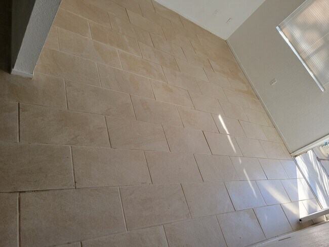 Building Photo - 716 Espee St