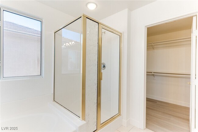 Foto del edificio - 523 Moses Lake Ct