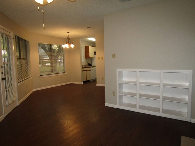 Foto del edificio - 8909 Schick Rd