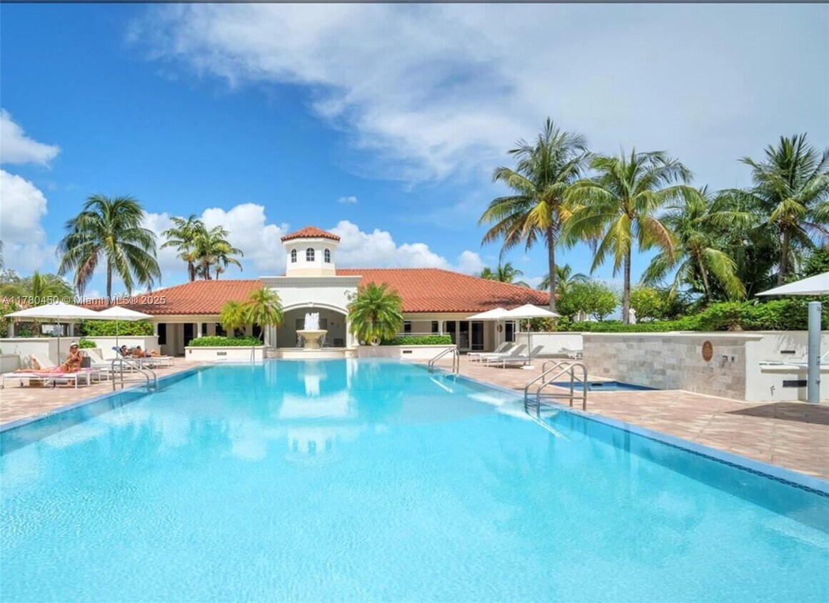 Foto principal - 20000 E Country Club Dr