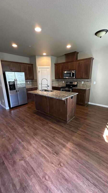 Primary Photo - 7653 NE 31st Cir
